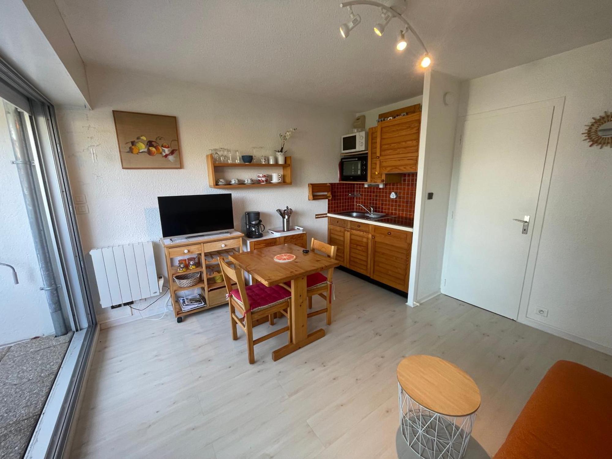 Lumineux Avec Belle Terrasse Sur Espaces Verts, 100m Apartment